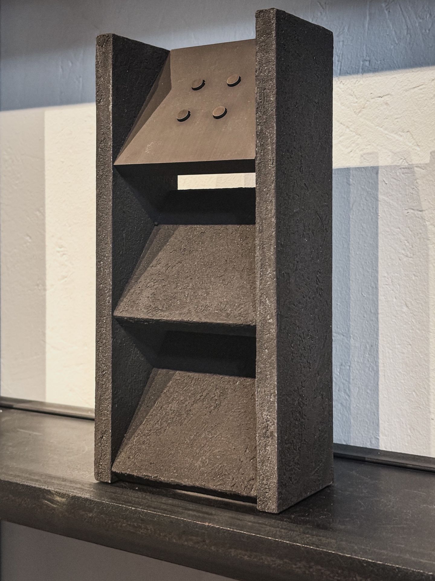 Architecturale objecten uit de Sumum-collectie, ontworpen door Norm Architects, gecombineerd met de texturen van Tintology.